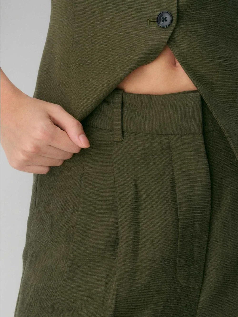 Aritzia Effortless Pant